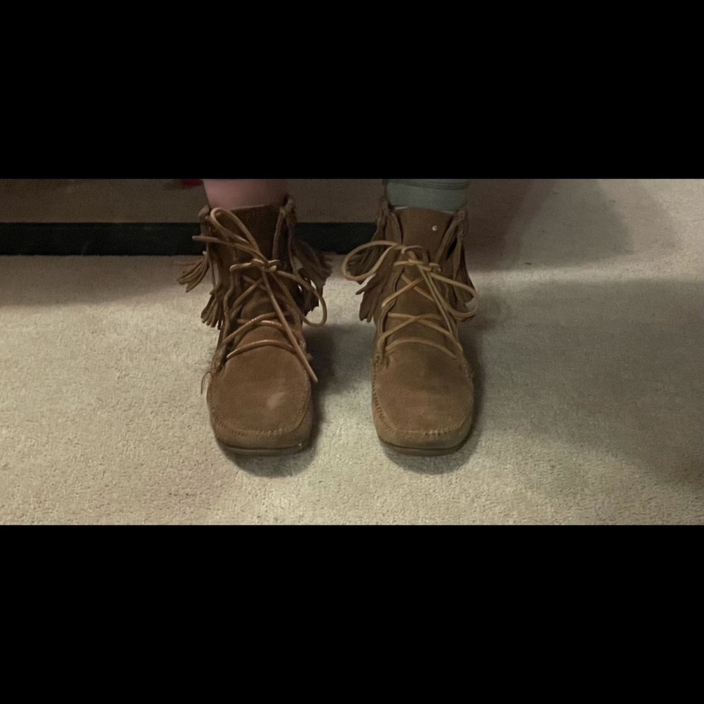MINNETONKA shoes 👞 - Picture 2 of 4